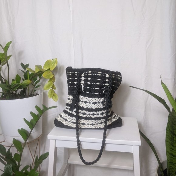 Black and white crochet shoulder bag. - Picture 3 of 5